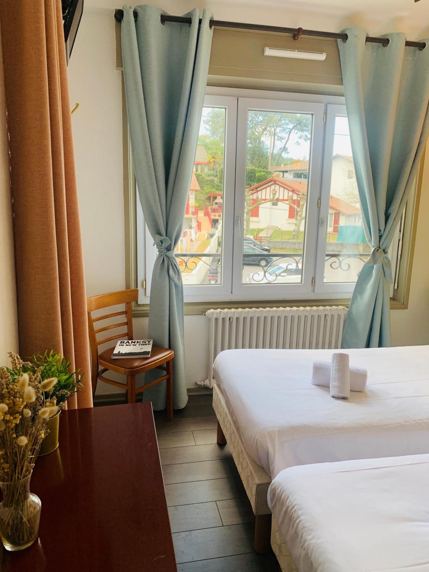Hotel Fine Anglet Exteriör bild